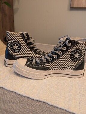 CONVERSE CHUCK TAYLOR ALL STAR CHEVRON HIGH TOP SNEAKERS￼